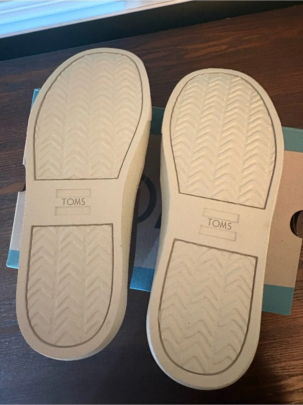 Boys Tom’s boots size 2